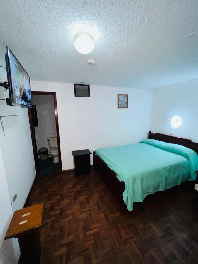 Hotel Estrellita Inn Alameda Quito Room photo